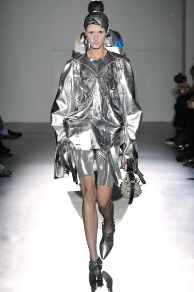 Look 10